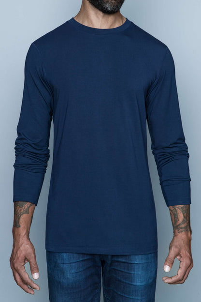 The Navas Lab Mac long-sleeve shirt for tall guys in blue. The perfect tall slim shirt for tall and slim guys looking for style and comfort.
