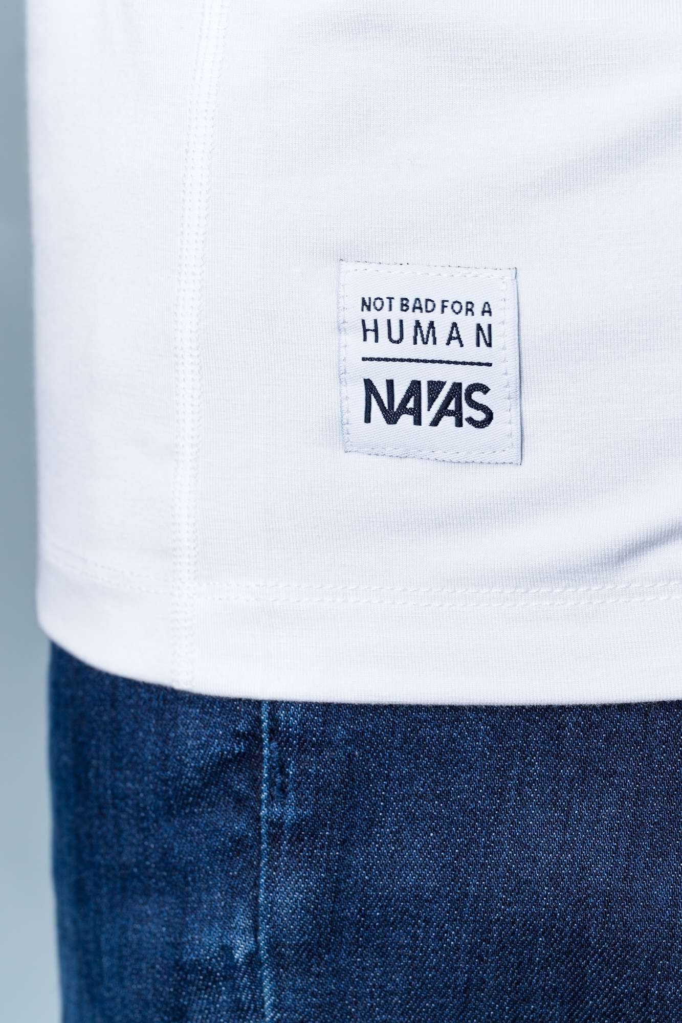 The Navas Lab Mac long-sleeve shirt for tall guys in white with woven label detail. The perfect tall slim shirt for tall and slim guys looking for style and comfort.