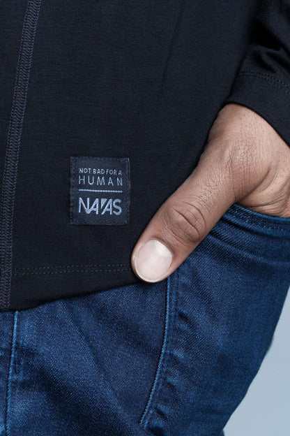 The Navas Lab Mac long-sleeve shirt for tall guys in black with woven label. The perfect tall slim shirt for tall and slim guys looking for style and comfort.