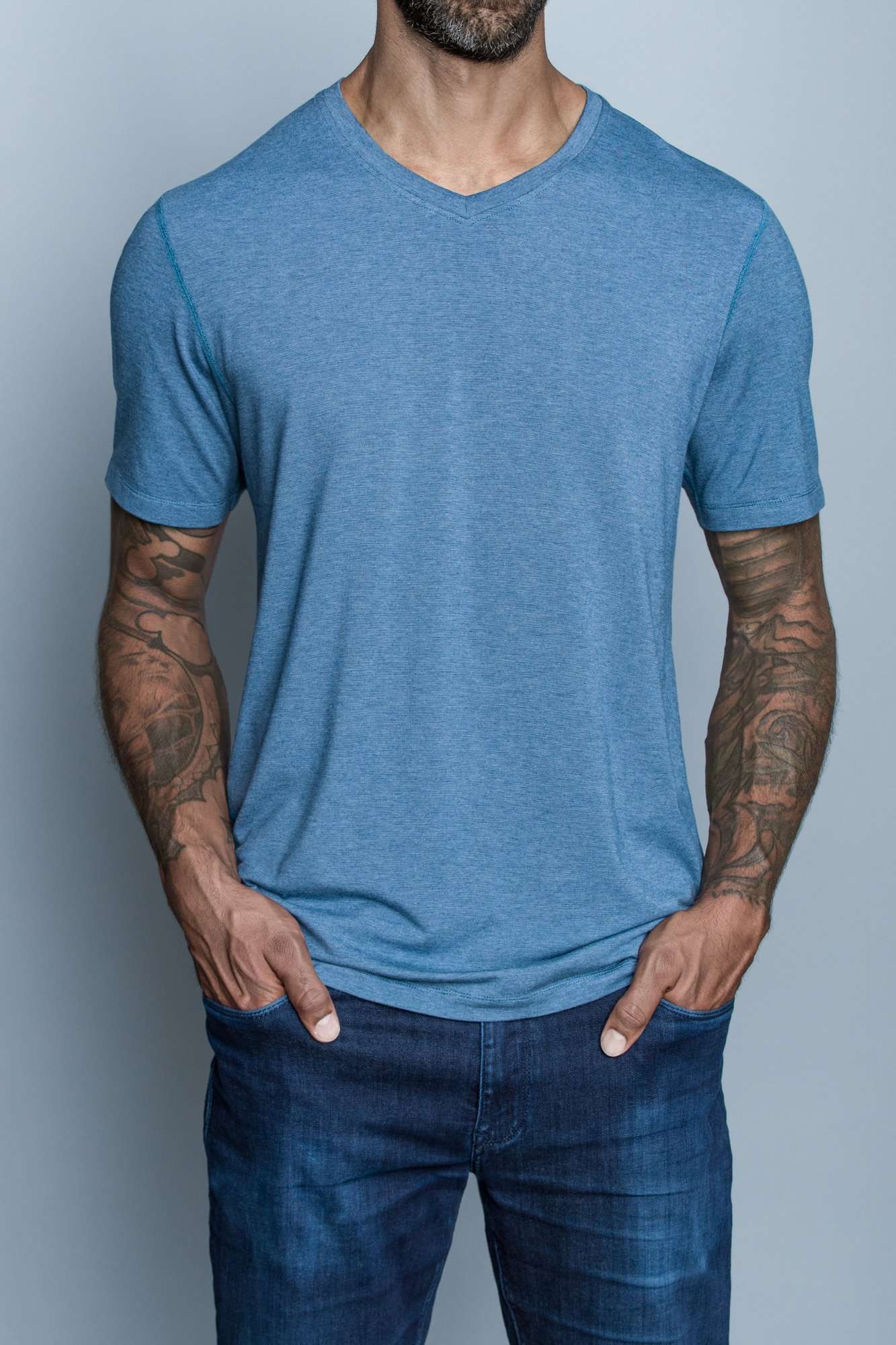 The Navas Lab Drake V2 microstripe tall tee v-neck in light blue. Long T-shirt for tall guys for everyday use.