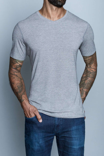 The Navas Lab Drake V2 microstripe tall tee v-neck in light grey. Long T-shirt for tall guys for everyday use.