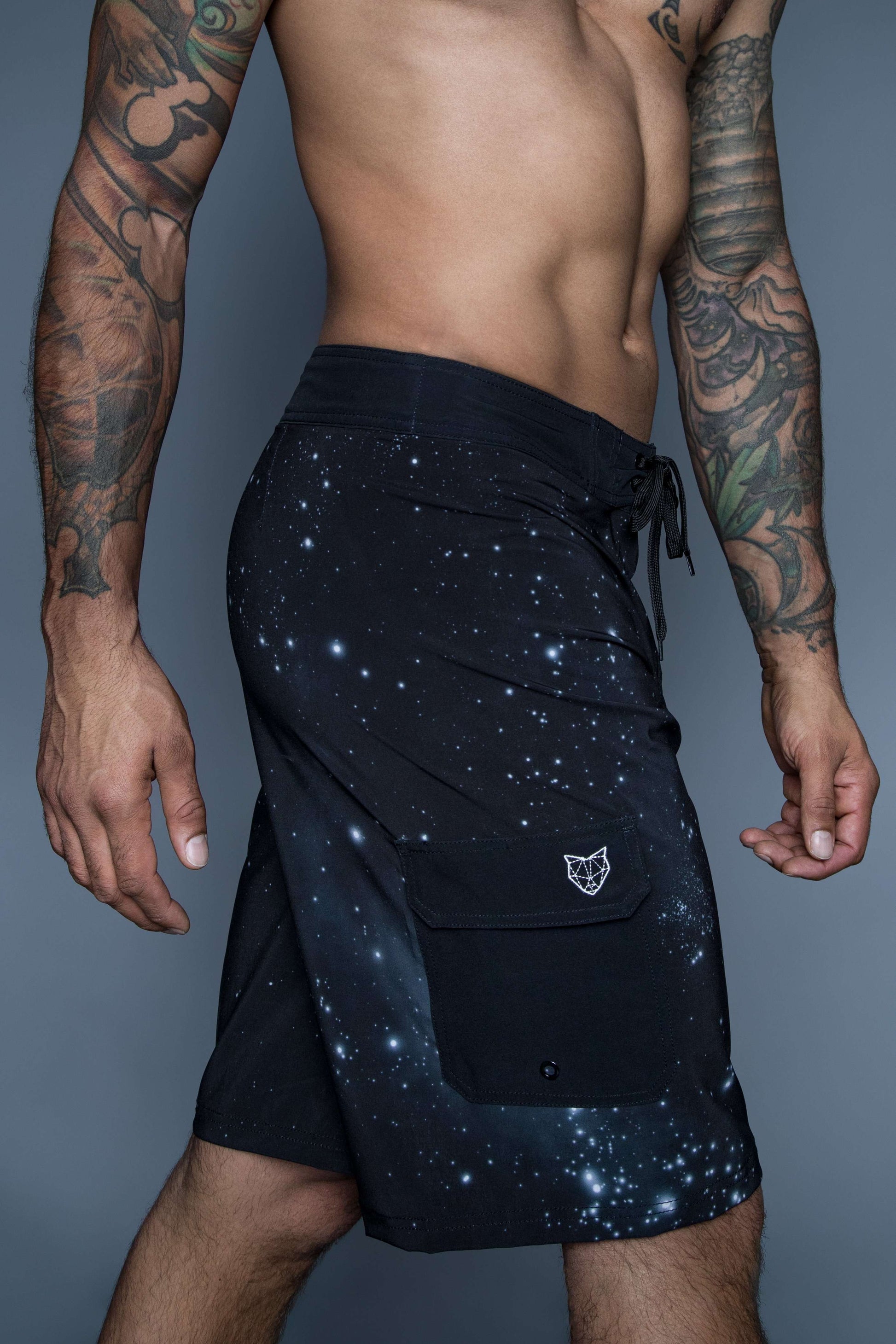The Navas Lab Zod boardshorts for tall guys in space (black with white details). The perfect boardshorts for tall men.