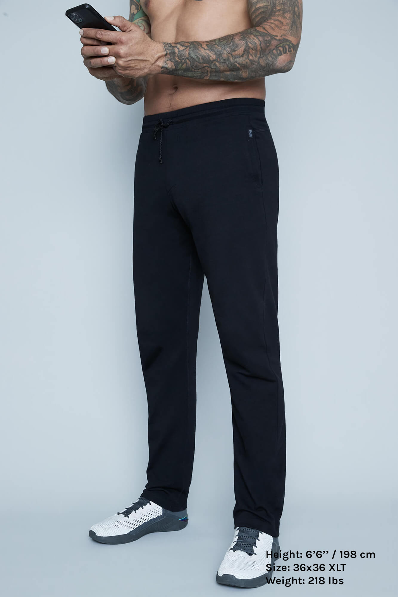 Tall pants for tall guys in black by Navas Lab. The perfect tall sweatpants for tall and slim guys looking for style and comfort.