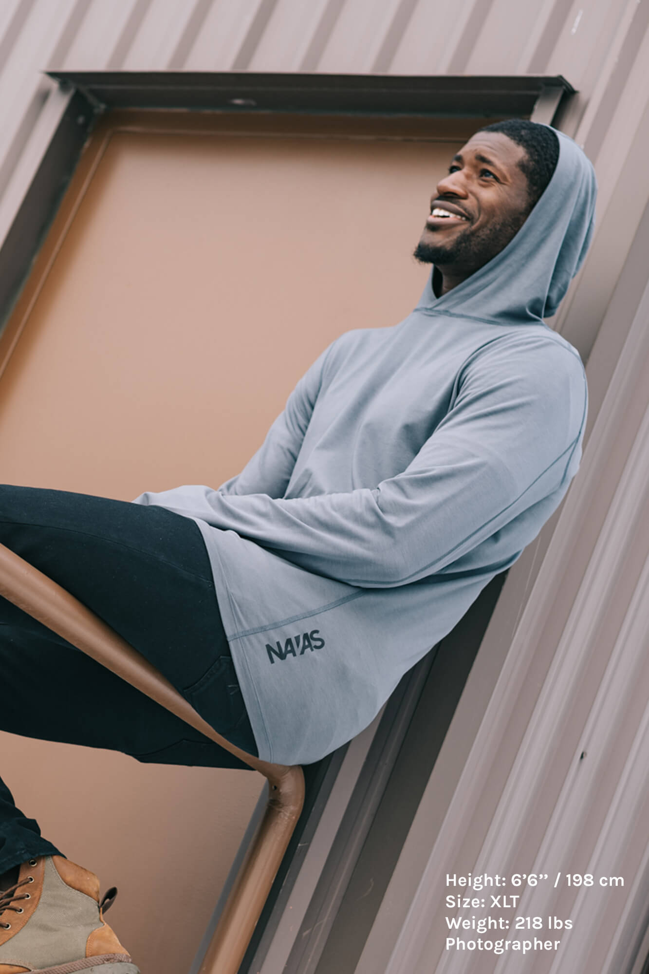 The Navas Lab Vasquez 2020 alt hoodie for taller men in Grey Anthracite. The perfect tall slim shirt for tall and slim guys looking for style and comfort.